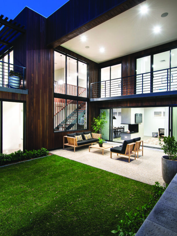 Warehaus: Industrial style home - alfresco